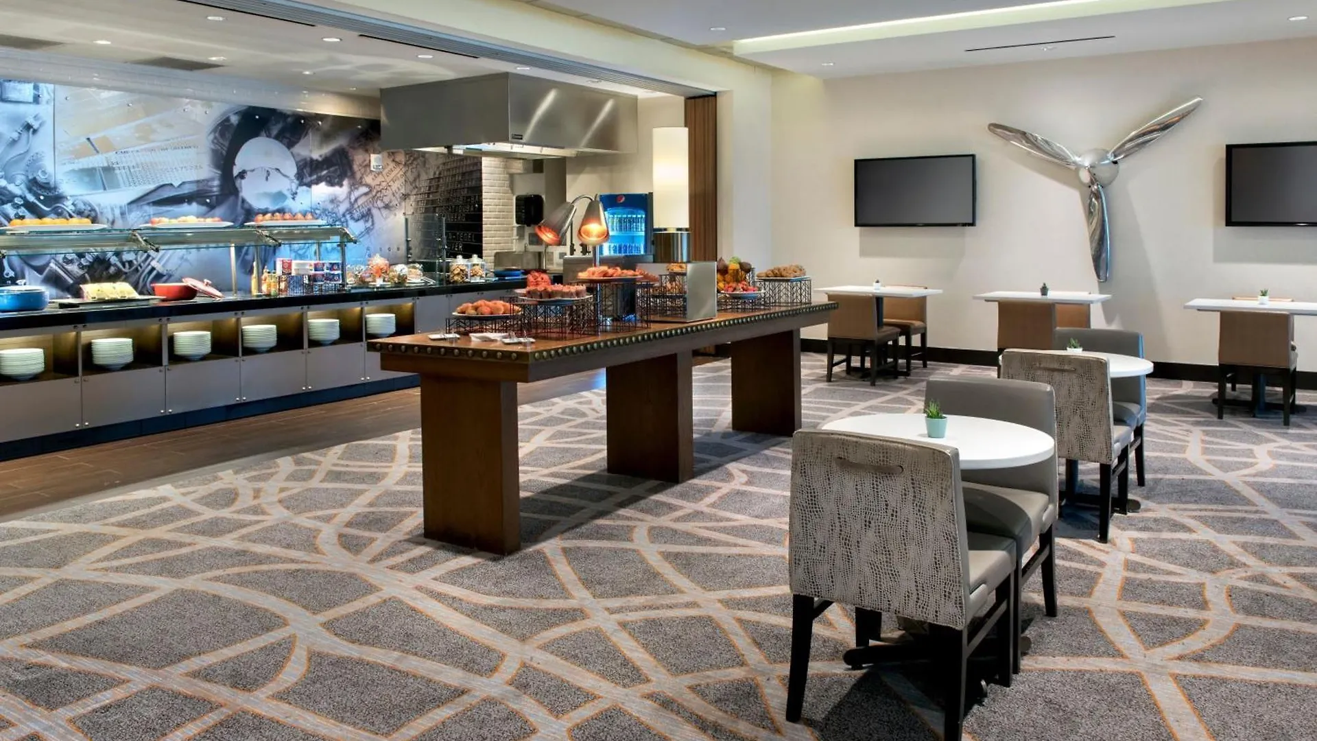 Отель Newark Liberty International Airport Marriott