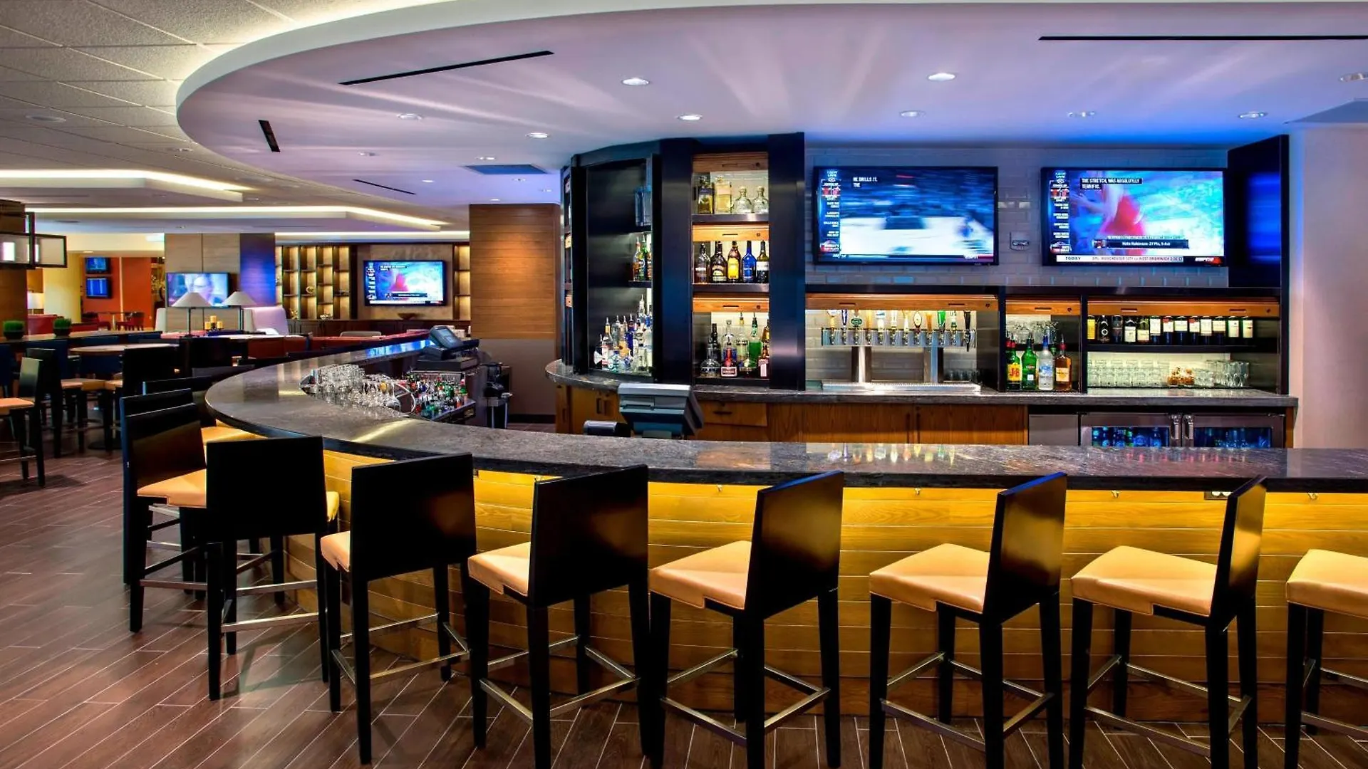 Отель Newark Liberty International Airport Marriott
