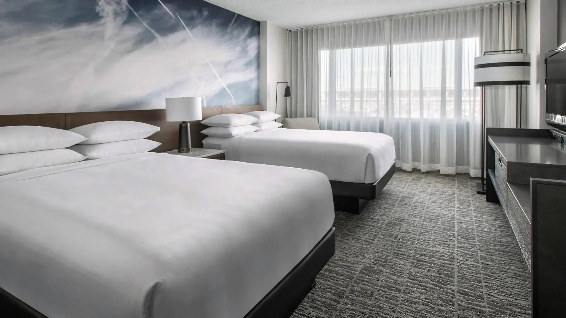 Отель Newark Liberty International Airport Marriott 3*,