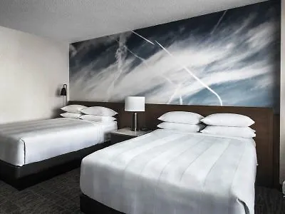 Отель Newark Liberty International Airport Marriott 3*,